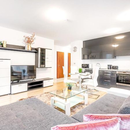 Modern Apartment With Free Garage And Balcony In The Downtown Будапешт Экстерьер фото