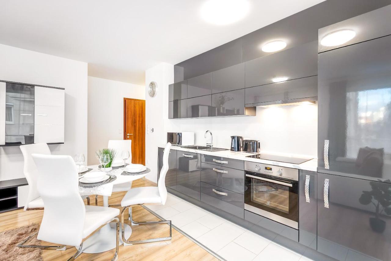 Modern Apartment With Free Garage And Balcony In The Downtown Будапешт Экстерьер фото