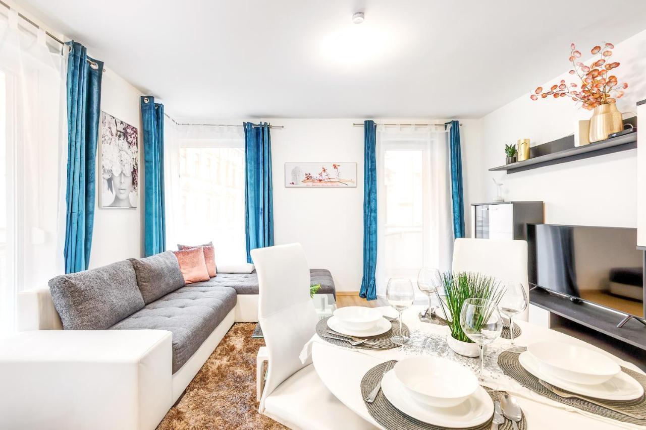 Modern Apartment With Free Garage And Balcony In The Downtown Будапешт Экстерьер фото