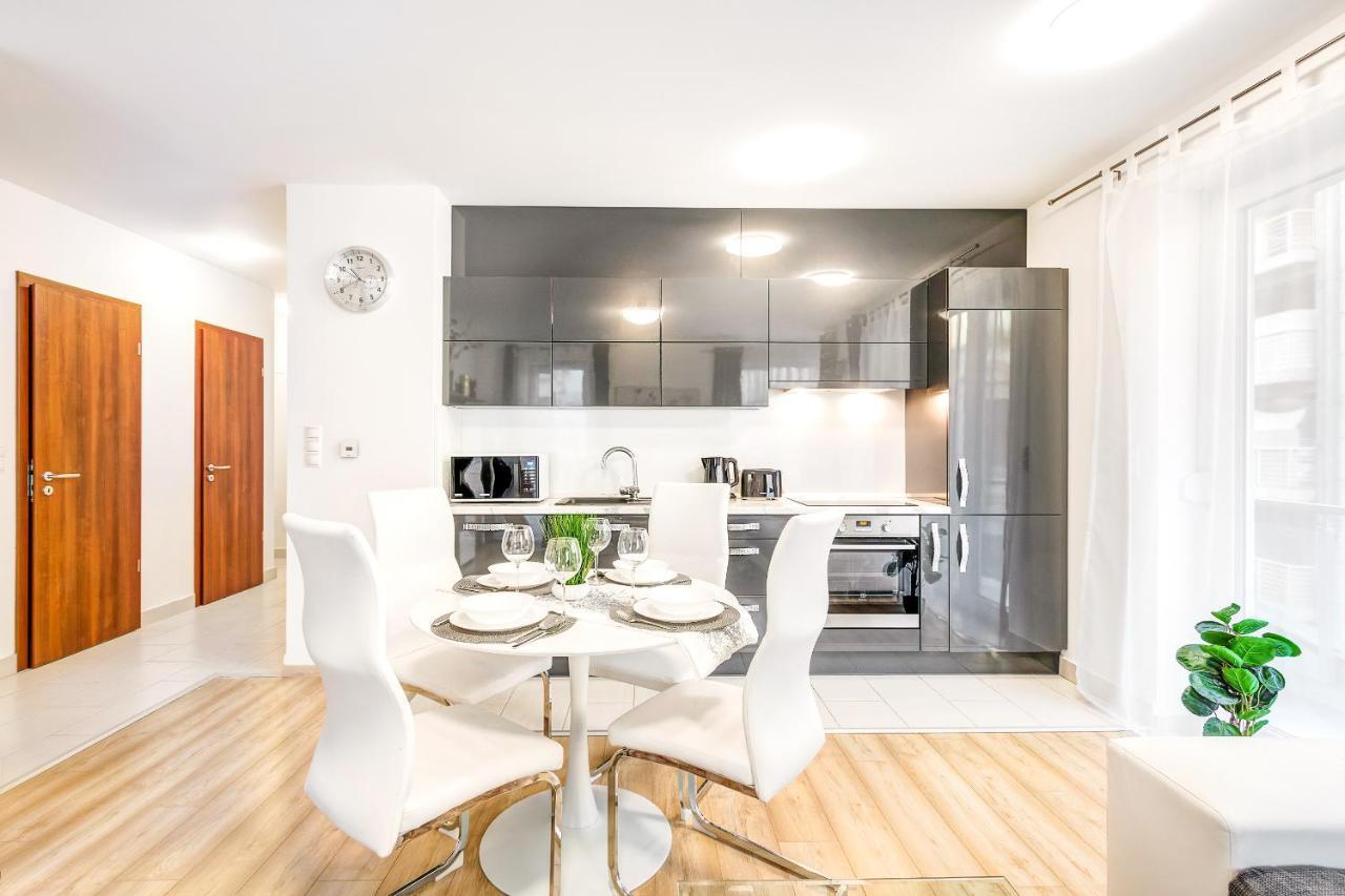 Modern Apartment With Free Garage And Balcony In The Downtown Будапешт Экстерьер фото