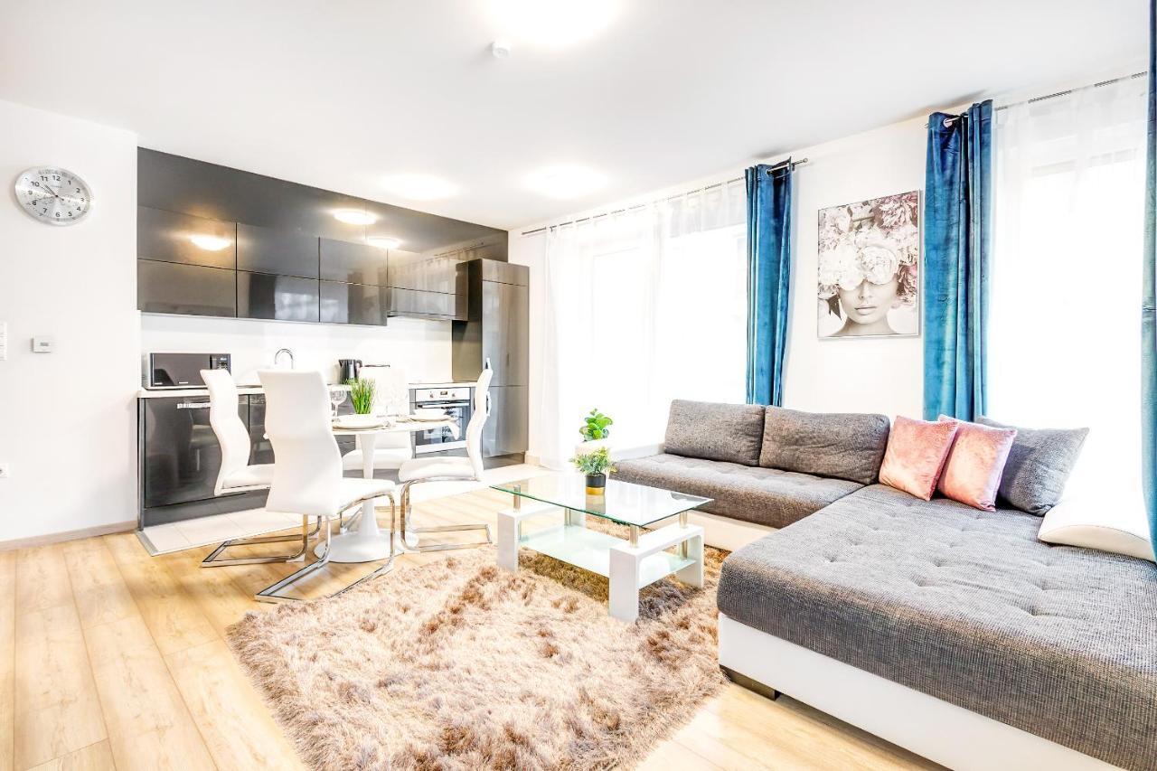 Modern Apartment With Free Garage And Balcony In The Downtown Будапешт Экстерьер фото